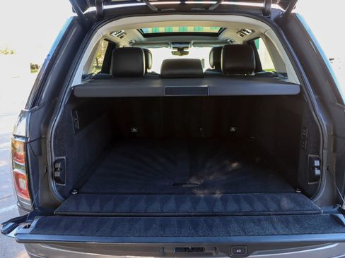 Used 2018 Land Rover Range Rover HSE image 18