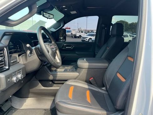 Used 2025 GMC Sierra 2500 AT4 w/ AT4 Premium Plus Package AWD/4WD image 5