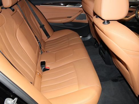 Used 2021 BMW 530i w/ Premium Package RWD image 35