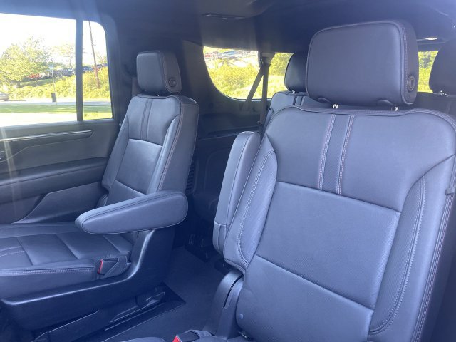 Certified 2025 Chevrolet Suburban RST w/ Advanced Technology Package AWD/4WD image 23