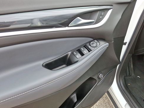 Certified 2024 Buick Enclave Essence AWD/4WD image 10