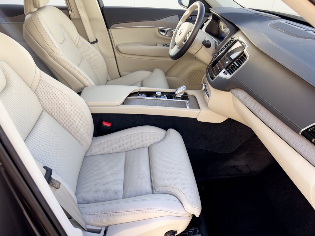 Certified 2025 Volvo XC90 T8 Ultra w/ Lounge Package AWD/4WD image 30