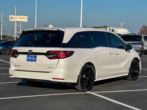 Certified 2024 Honda Odyssey Sport image 6