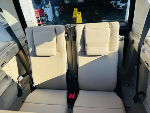 Used 2016 Land Rover LR4 HSE image 32