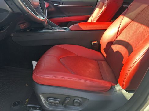 Used 2022 Toyota Camry XSE image 10