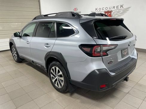 Used 2025 Subaru Outback Premium AWD/4WD image 4