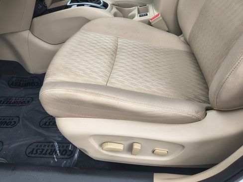 Certified 2019 Nissan Rogue SV FWD image 24