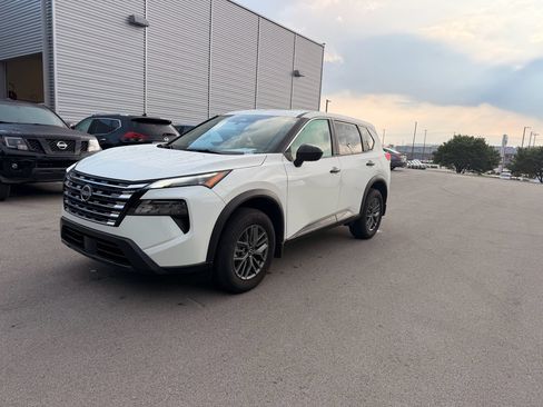 Certified 2026 Nissan Rogue S AWD/4WD image 1