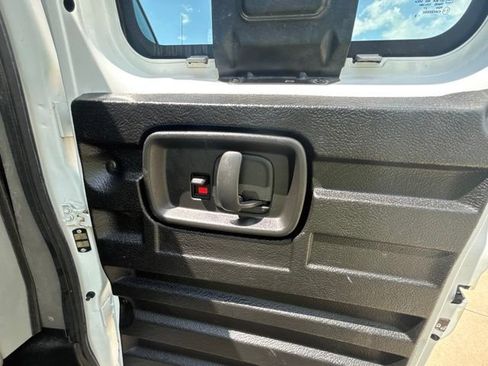 Used 2018 Chevrolet Express 2500 w/ Communications Package RWD image 22
