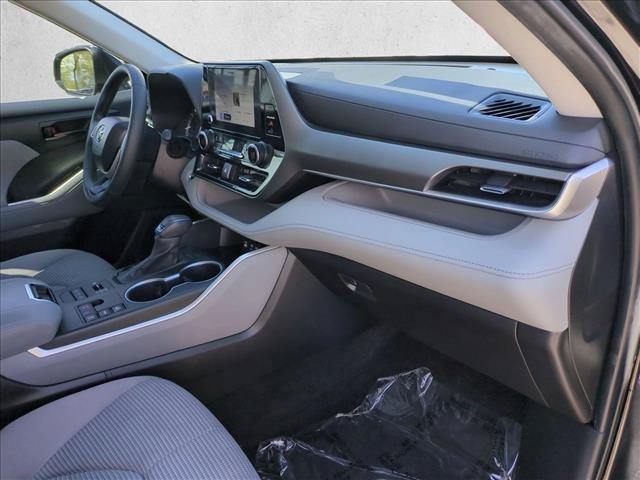 Used 2023 Toyota Highlander LE AWD/4WD image 22