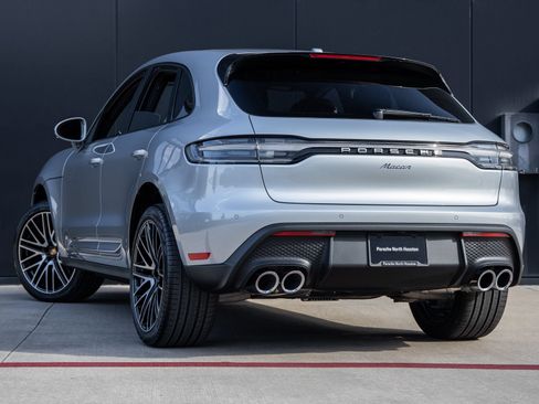 Certified 2026 Porsche Macan AWD/4WD image 3