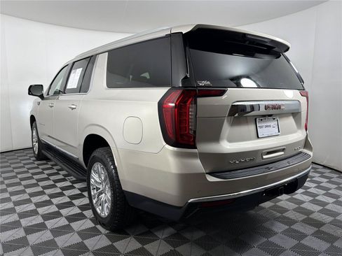 Certified 2021 GMC Yukon XL SLT w/ SLT Luxury Plus Package AWD/4WD image 4