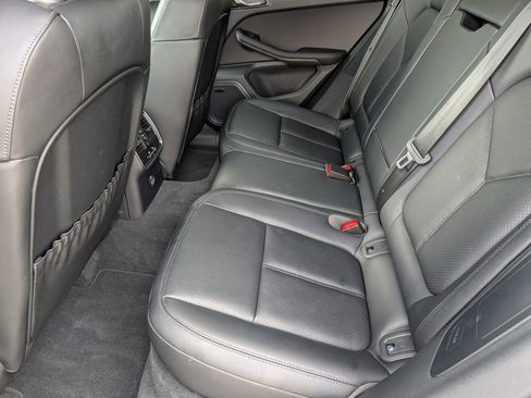 Certified 2025 Porsche Macan AWD/4WD image 28