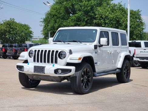 Used 2021 Jeep Wrangler Unlimited Sahara AWD/4WD image 3
