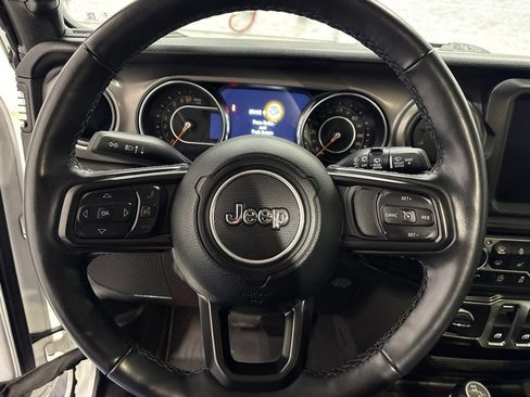 Used 2022 Jeep Wrangler Sport AWD/4WD image 18