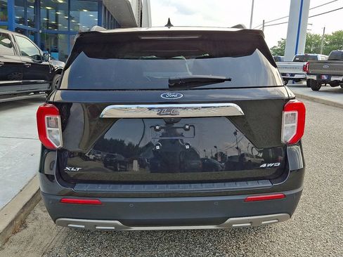 Used 2023 Ford Explorer XLT w/ Equipment Group 202A AWD/4WD image 5
