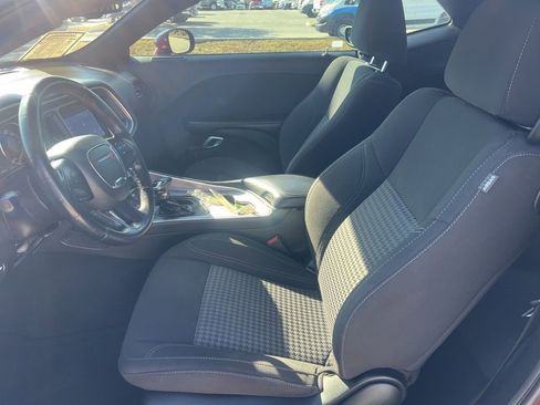 Used 2020 Dodge Challenger SXT RWD image 36