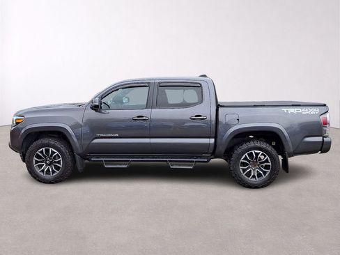 Used 2022 Toyota Tacoma TRD Sport w/ Technology Package AWD/4WD image 4