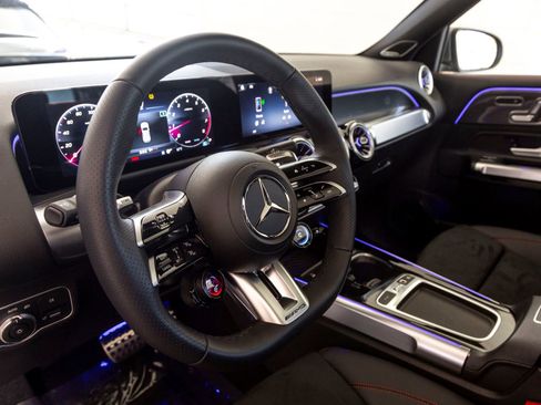 New 2025 Mercedes-Benz GLB 35 AMG 4MATIC image 18