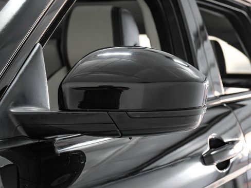 Used 2017 Land Rover Range Rover Evoque SE Premium image 37