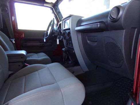 Used 2007 Jeep Wrangler Unlimited Sahara w/ Dual Top Group image 22