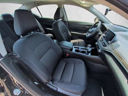 Used 2024 Nissan Altima 2.5 SV FWD image 18