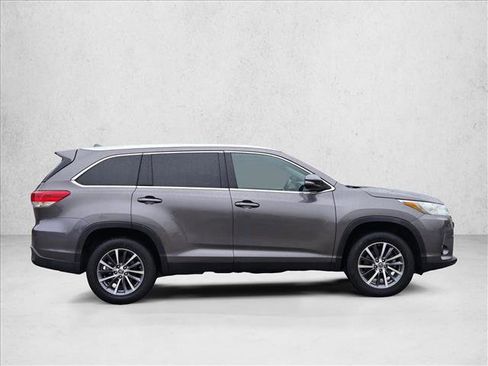Used 2019 Toyota Highlander XLE image 4