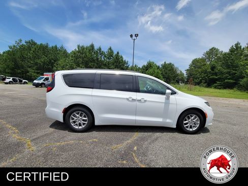 Used 2022 Chrysler Pacifica Touring-L FWD image 7