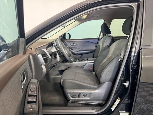 Used 2021 Nissan Rogue SV AWD/4WD image 25