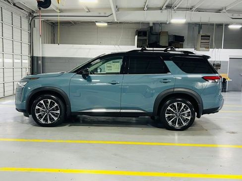 New 2026 Nissan Pathfinder Platinum FWD image 17
