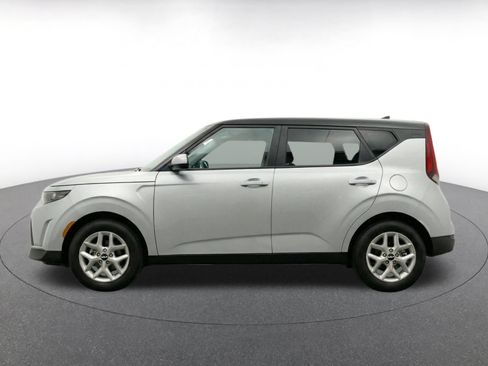 Used 2025 Kia Soul LX w/ LX Technology Package FWD image 4