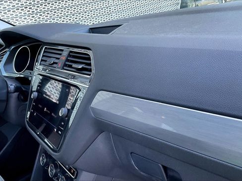 Used 2019 Volkswagen Tiguan SE w/ Panoramic Sunroof Package image 14