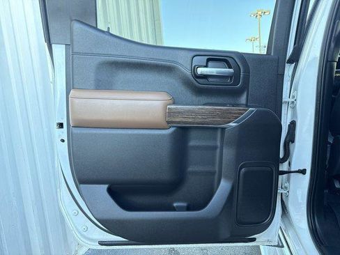 Used 2019 Chevrolet Silverado 1500 High Country w/ Technology Package image 41