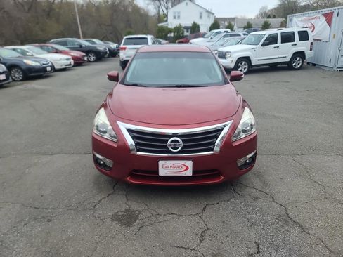 Used 2014 Nissan Altima 2.5 SV w/ Convenience Package FWD image 2