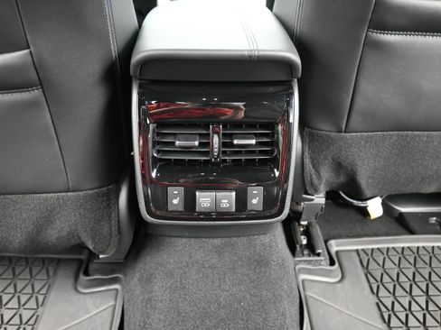 Used 2022 Toyota Avalon Limited w/ Advanced Safety Package FWD image 18