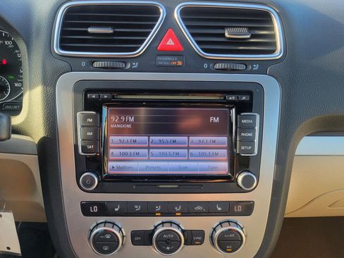 Used 2013 Volkswagen Eos Komfort FWD image 20