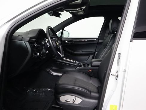 Used 2024 Porsche Macan AWD/4WD image 10