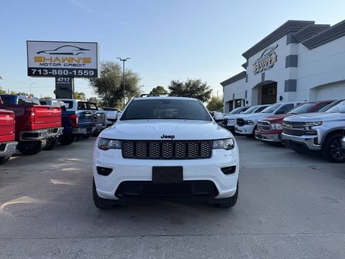 Used 2020 Jeep Grand Cherokee Altitude RWD image 39