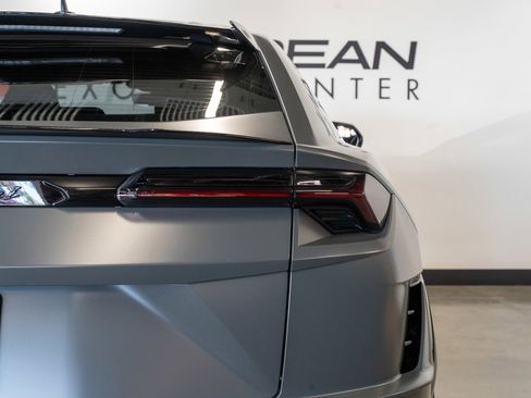 Used 2023 Lamborghini Urus Performante AWD/4WD image 21