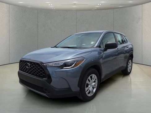 Used 2025 Toyota Corolla Cross L FWD image 11