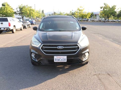 Used 2018 Ford Escape SE w/ SE Sport Appearance Package FWD image 2