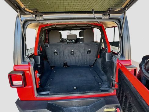Used 2020 Jeep Wrangler Unlimited Sahara AWD/4WD image 25