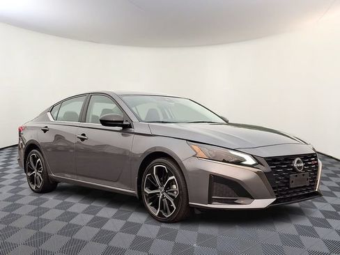 Used 2023 Nissan Altima 2.5 SR w/ SR Premium Package AWD/4WD image 1