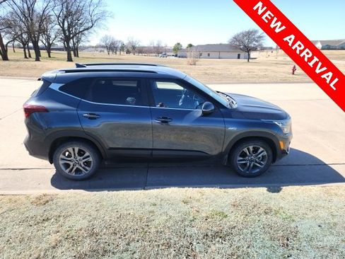 Used 2021 Kia Seltos S image 2