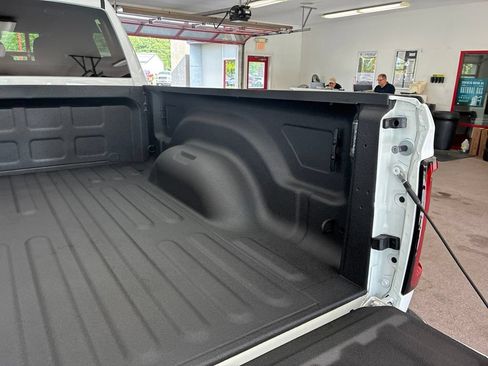 Certified 2025 RAM 2500 Big Horn AWD/4WD image 18