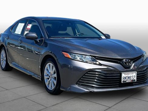 Used 2019 Toyota Camry LE FWD image 2
