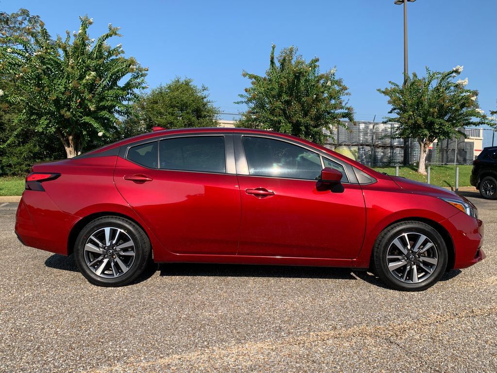 Used 2022 Nissan Versa SV FWD image 3