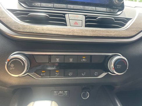 Used 2025 Nissan Altima 2.5 SV FWD image 19