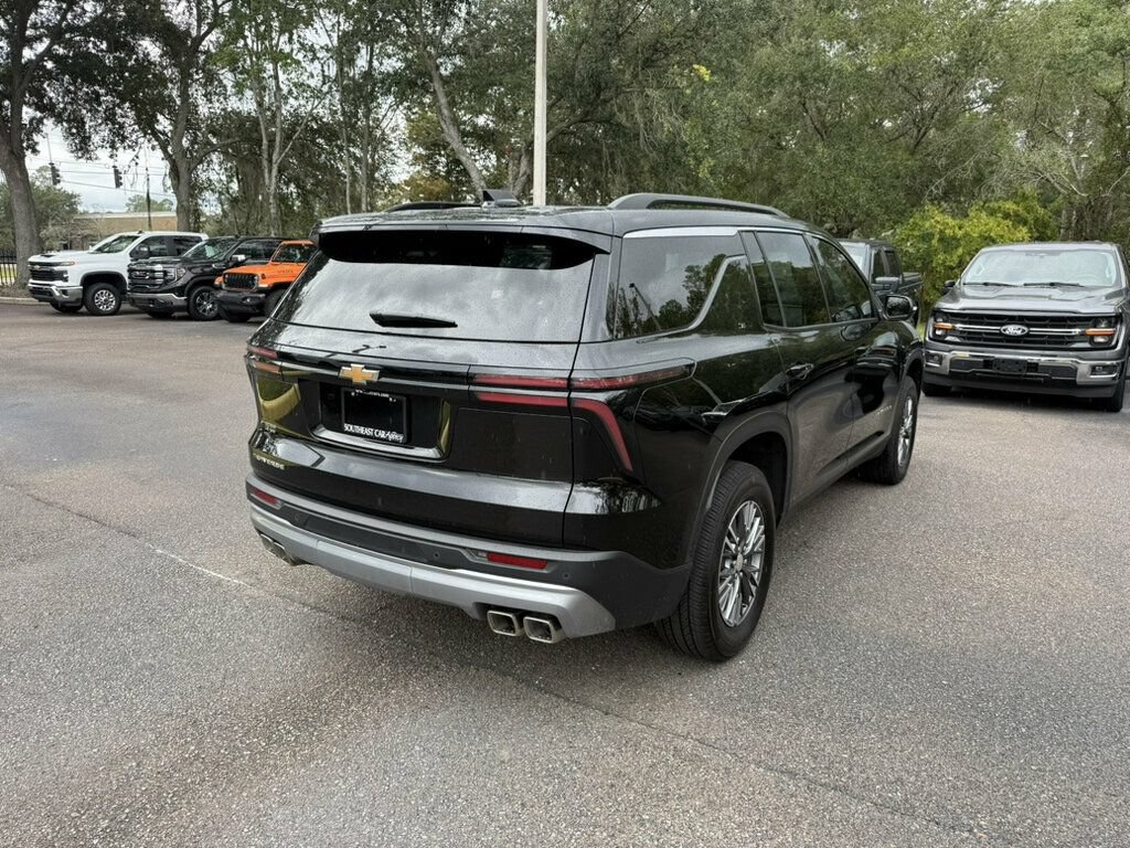 Used 2026 Chevrolet Traverse LT FWD image 10