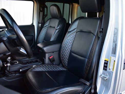 Used 2022 Jeep Wrangler Unlimited Sahara image 17